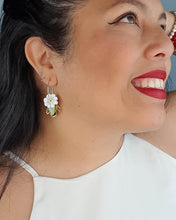 Cargar imagen en el visor de la galería, Clavelito blanco - Colección Domingo