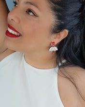 Cargar imagen en el visor de la galería, Bajo la lluvia ROSA botón - Colección Domingo