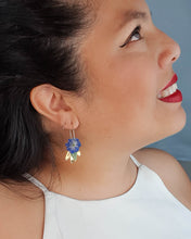 Cargar imagen en el visor de la galería, Clavelito azul - Colección Domingo