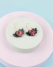 Cargar imagen en el visor de la galería, On fire- pendientes de metacrilato GRL POWER