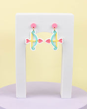 Cargar imagen en el visor de la galería, Fléchame cupido - pendientes de metacrilato GRL POWER
