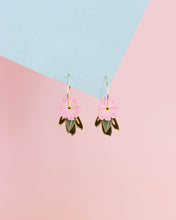 Cargar imagen en el visor de la galería, Clavelito rosa - Colección Domingo