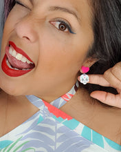 Cargar imagen en el visor de la galería, Pendientes La vida es un teatro - Viva la vida