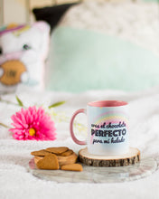 Cargar imagen en el visor de la galería, Taza coleccionable de Unicornio Aduchis arco iris