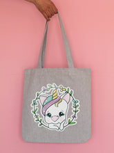 Cargar imagen en el visor de la galería, Tote bag gris de algodón unicornio Aduchis corona de flores