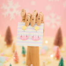 Cargar imagen en el visor de la galería, Pendiente bombita navideña