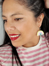 Cargar imagen en el visor de la galería, Pendientes Arcoiris Amarillo