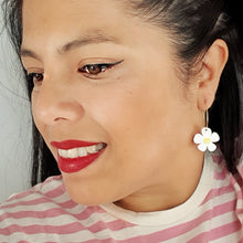 Cargar imagen en el visor de la galería, Pendientes florecita mia