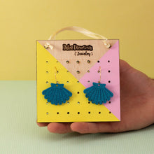 Cargar imagen en el visor de la galería, Conchita de mar purpurina azul