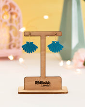 Cargar imagen en el visor de la galería, Conchita de mar purpurina azul