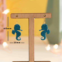 Cargar imagen en el visor de la galería, Caballito de mar azul purpurina