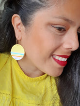 Cargar imagen en el visor de la galería, Bolitas amarillas