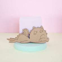 Cargar imagen en el visor de la galería, Placa de madera dragón dormilón
