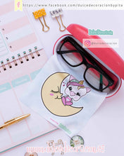 Cargar imagen en el visor de la galería, Gamuza para gafas Aduchis media luna
